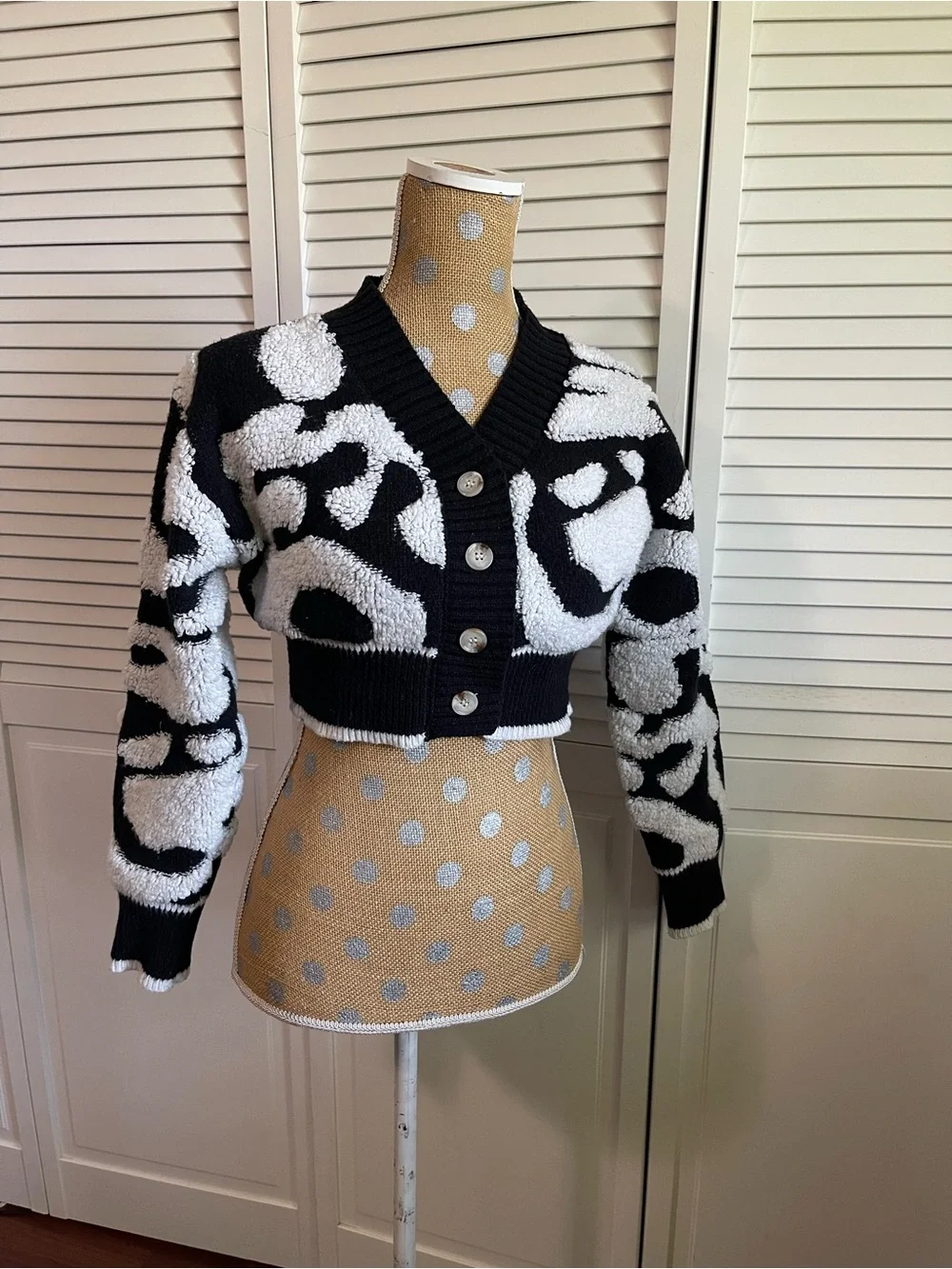 Daisy Crop button down long sleeve sweater, black and white size small - Picture 3 of 6